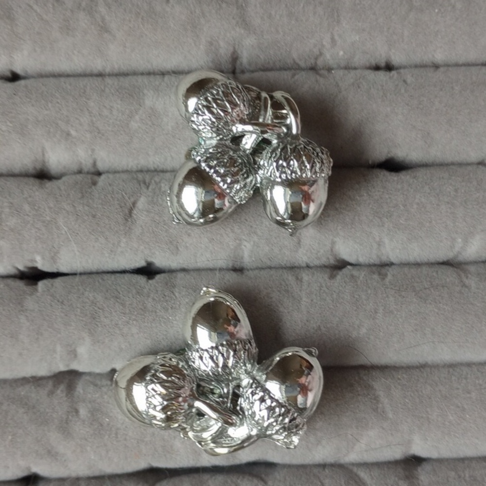 Vintage silver tone luxury acorns on a branch clip on earrings